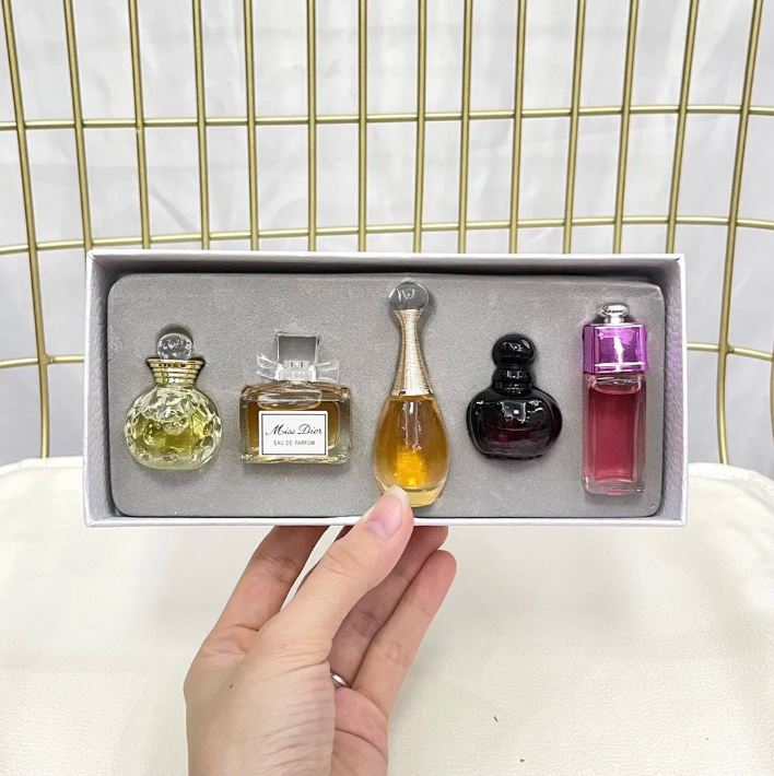 Dior Perfume Gift Set – A Touch of Luxury in Every Drop!